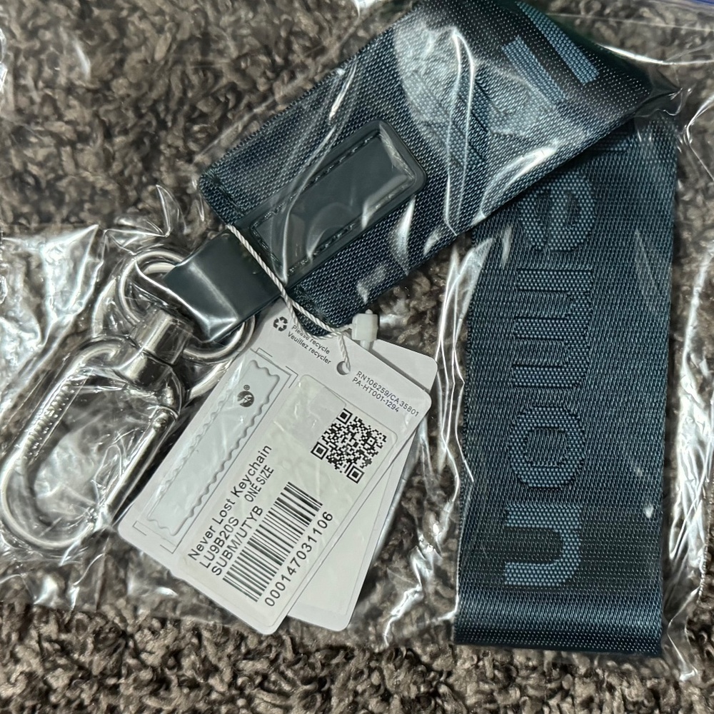 LAST ONE! Lululemon Unisex Never Lost Keychain Submarine/Utility Blue - Picture 4 of 4